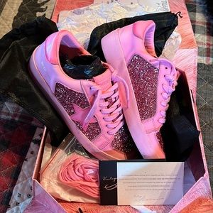 Glittery pink vintage tennis shoe by Havana